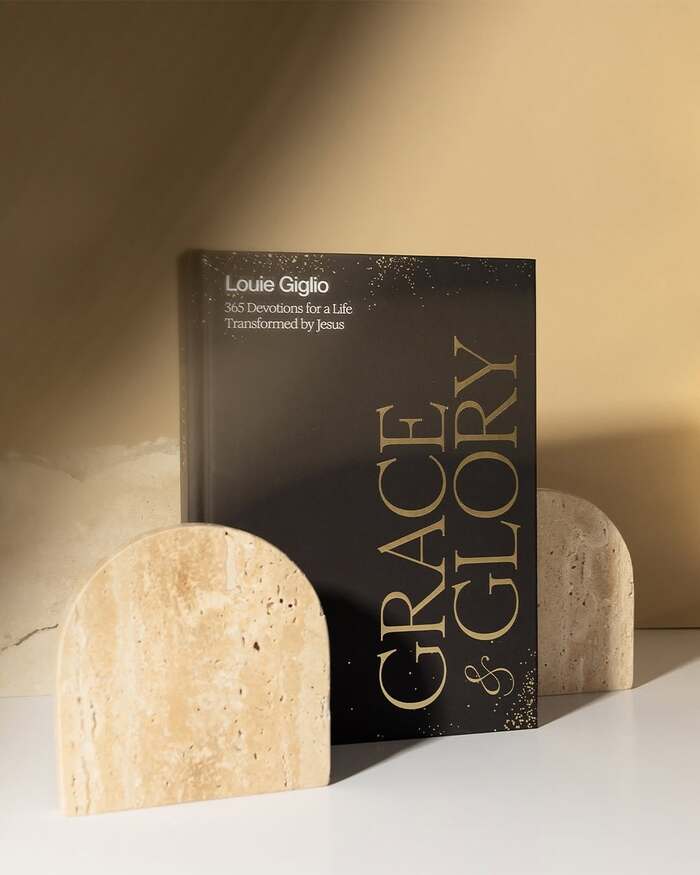 Grace and Glory by Louie Giglio 1