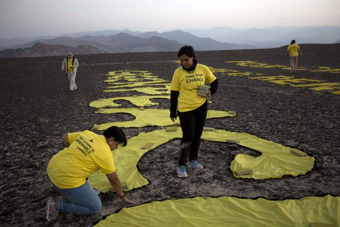 “Time for Change! The Future is Renewable” Greenpeace message in Nazca, Peru 1