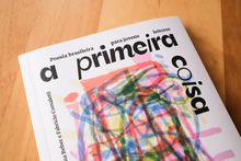 <cite>A primeira coisa que existiu: Poesia brasileira para jovens leitores</cite>