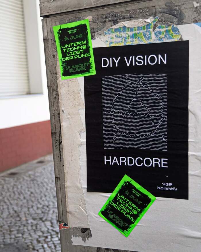 The poster designed for the dj DIYVISION (from the Flensburg techno 939avantgarde community) parodies&nbsp;the Joy Division's Unknown Pleasures album cover. Here  can be seen paired with BRRR.