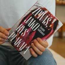 <cite>Zpíváš, jako bys plakala</cite> by Zuzana Kultánová