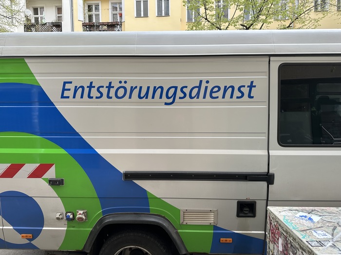 Service car with siren