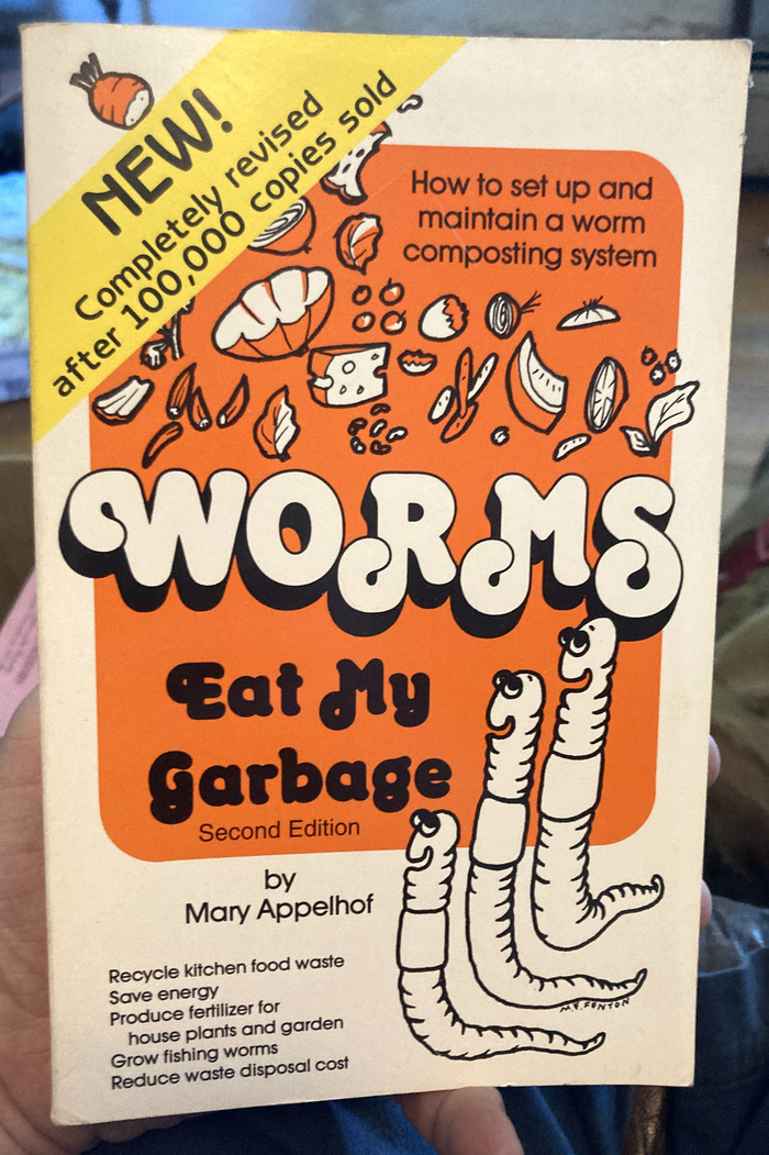 The second, completely revised edition was published in 1997, “after 100,000 copies sold”.