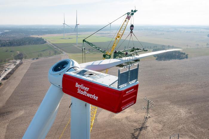 Huge letters on a new Berliner Stadtwerke wind turbine