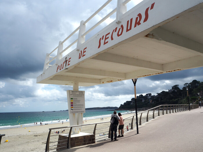 Poste de secours, Perros-Guirec 3