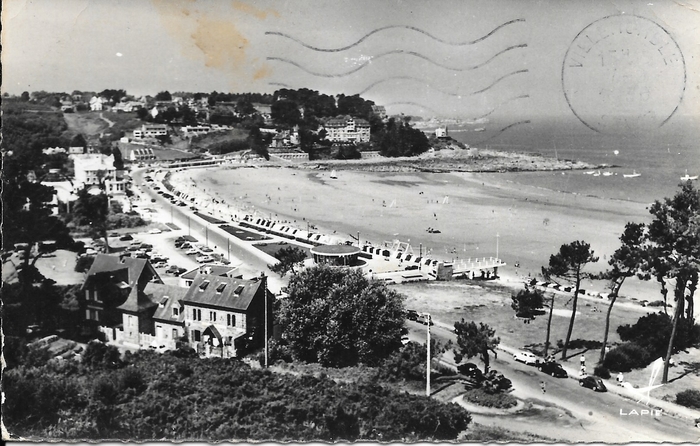 On an old and undated postcard, the station is already in place, but probably without the lettering it shows today.