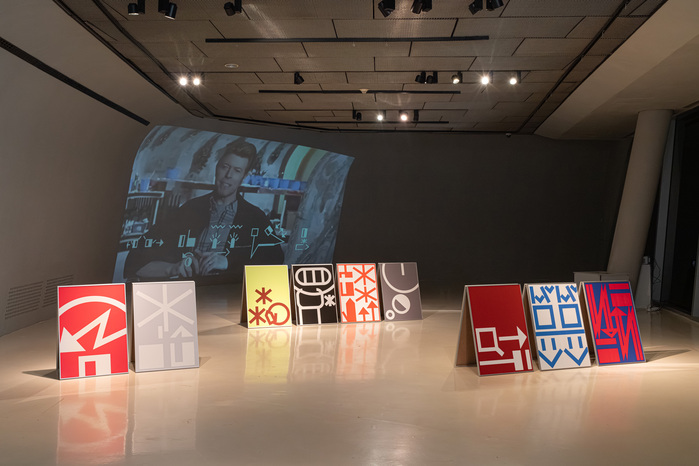 DDP Open Curating vol. 34: The Shape of Letters in Sign Languages 5