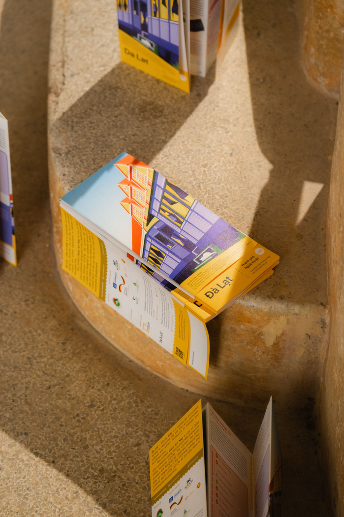 The folding map plays a central role at the City of Arts Festival in Đà Lạt, Vietnam: as a travel guide and souvenir.