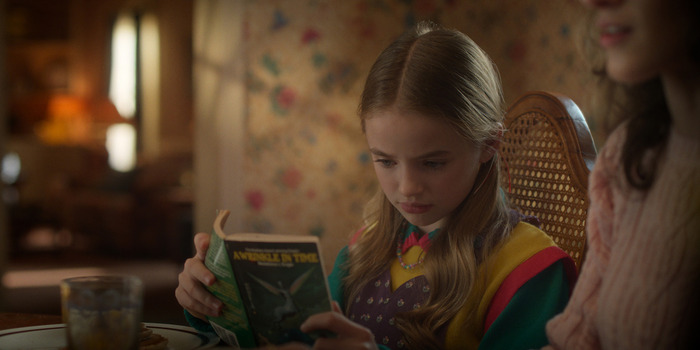 Holly Wheeler reading her copy of A Wrinkle in Time in Stranger Things, Season Five, set in 1987
