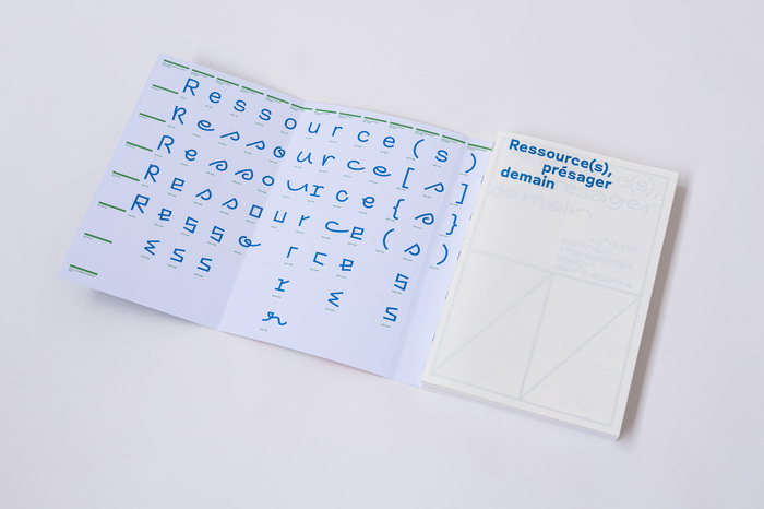 This typeface includes a wide range of alternates that closely imitate the variations typical of handwriting.