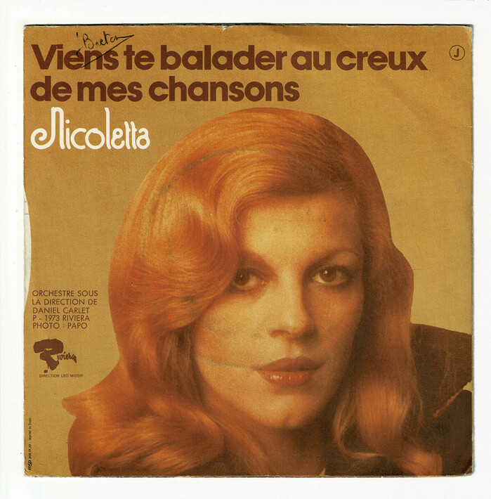 The B-side is titled “Viens te balader au creux de mes chansons” (“Come take a stroll through my songs”).