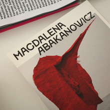 <cite>Magdalena Abakanowicz. La trame de l’existence </cite>exhibition catalog