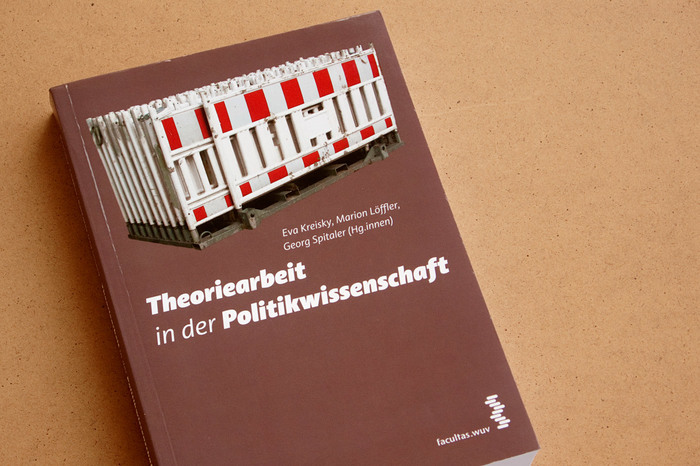 Cover of the book Theoriearbeit in der Politikwissenschaft (Academic Writing in Political Science).