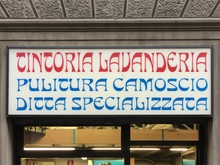 Tintoria Lavanderia sign