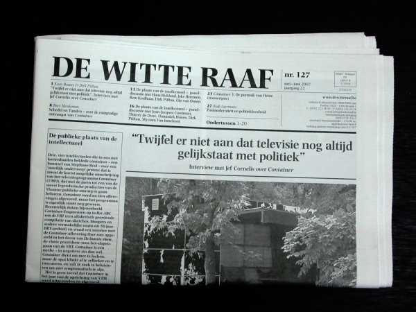 Nr. 127, May–June 2007 was the first issue to feature the adjusted design, with the nameplate in all caps. Main headlines are set centered above the cover image.