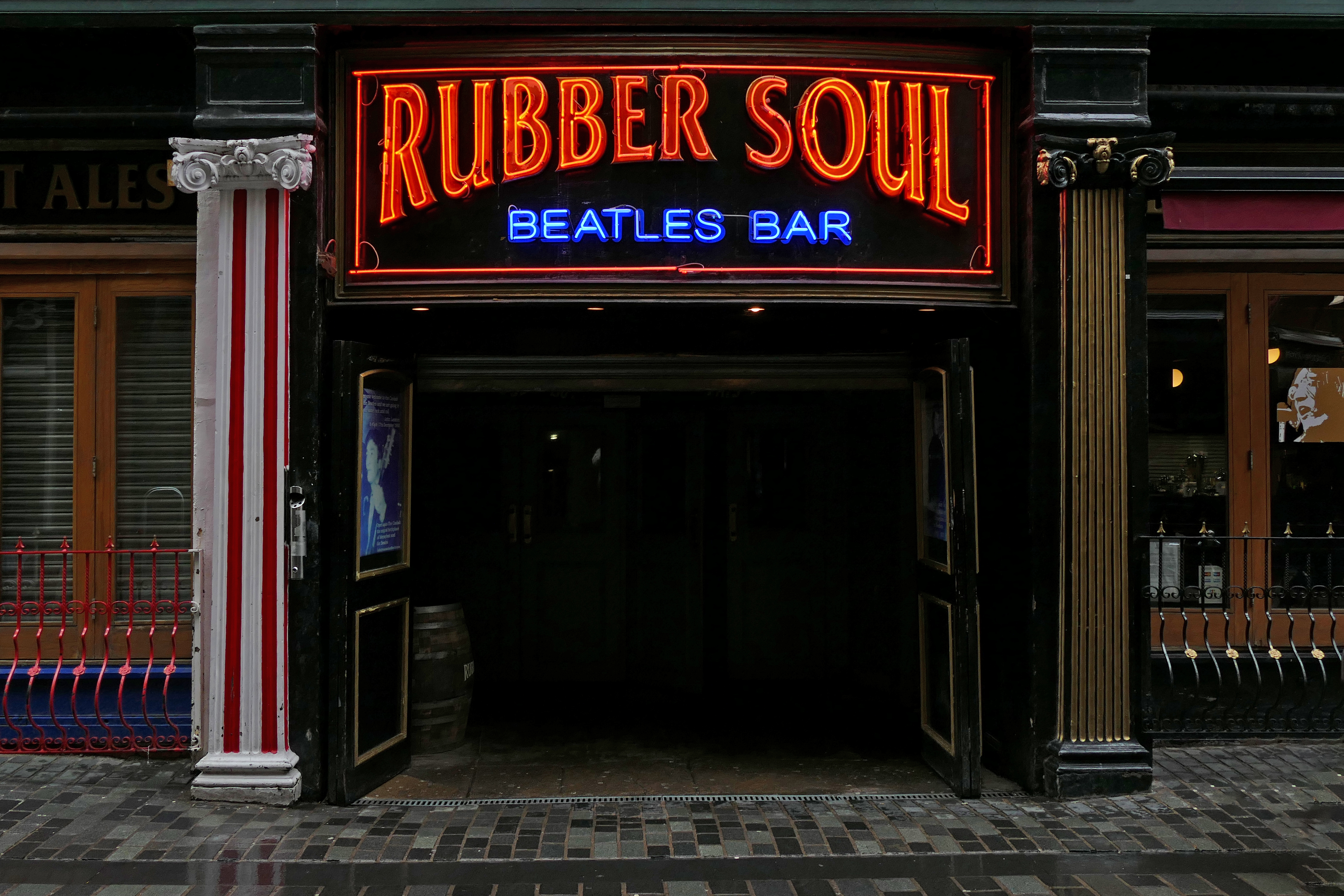 verwerken hoogte Vestiging Rubber Soul neon signs, Liverpool - Fonts In Use