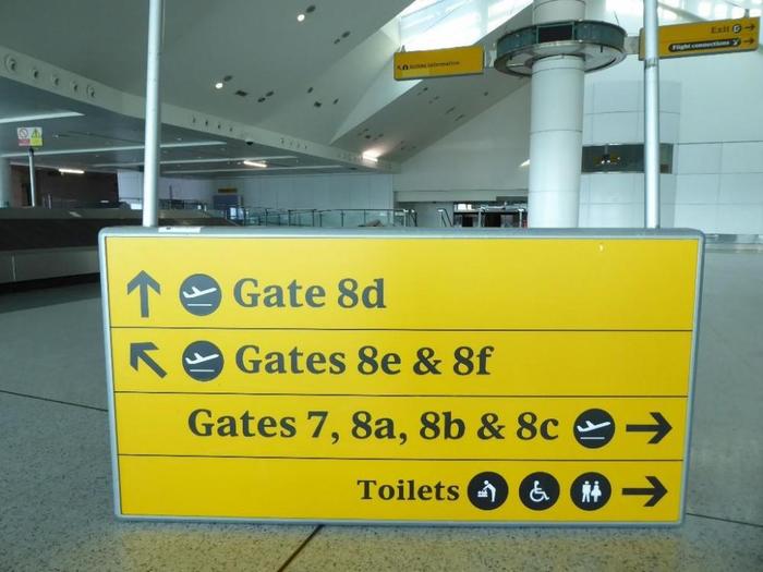 Heathrow Airport signs (2005–09) 5