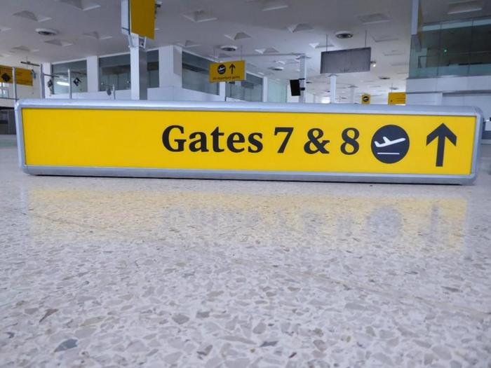 Heathrow Airport signs (2005–09) 8