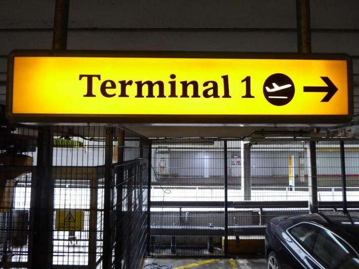 Heathrow Airport signs (2005–09) 6