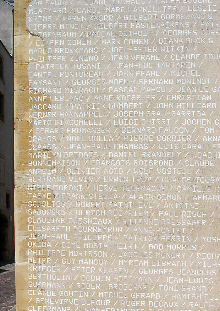 Permanent intervention at the piegon tower with the listing of all artist names of purchased works. The inscriptions are applied with lime paint and will disappear over time.