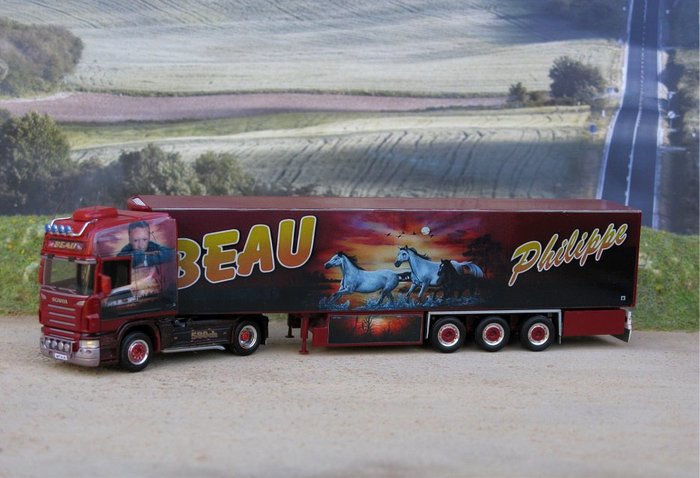 Miniature replica made by nationale20 in 2010. See the original truck in BonsaiTruck’s Flickr stream.