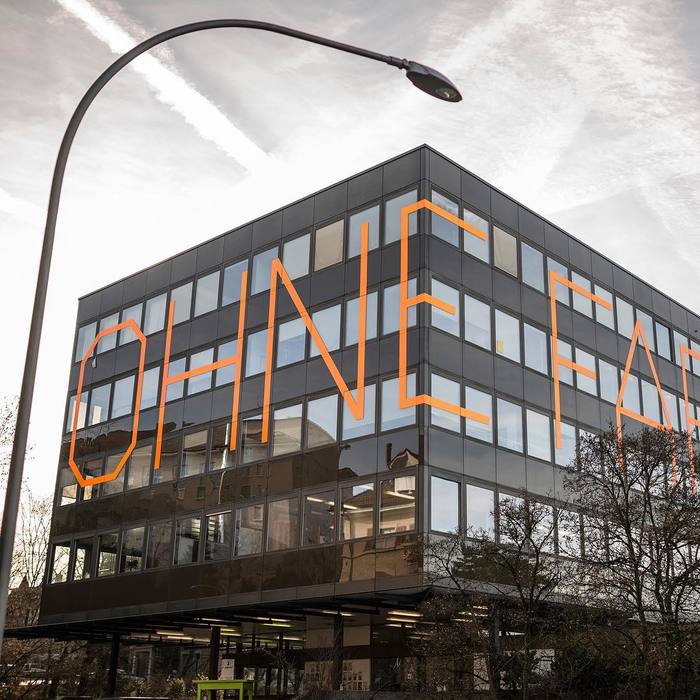 Temporary installation on the main building of the Schule für Gestaltung in Bern.