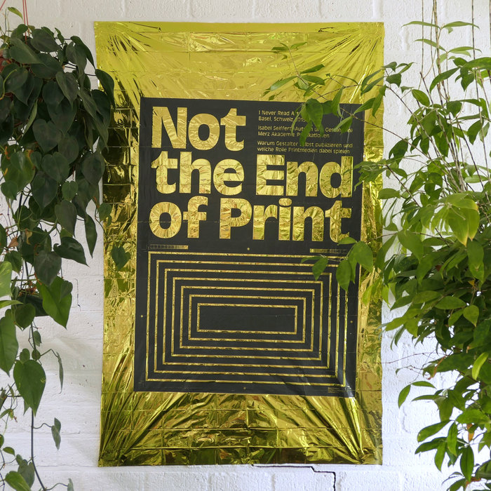 Anectode #1: The related poster, silkscreened onto an emergency blanket, is welcoming guests at letterspace.amsterdam, among who was David Carson, autor of The END of Print, who proudly posed and took pictures in front of it.