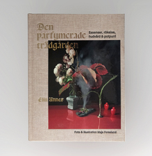 <cite>Den parfymerade trädgården</cite> by Elin Unnes