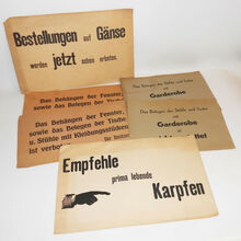 “Empfehle prima lebende Karpfen” and other paper signs for restaurants