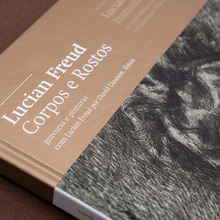 <cite>Lucien Freud – Corpos e Rostos</cite> exhibition catalog