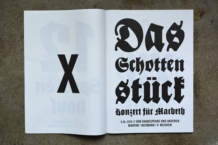 Bayreuth (1932 or 1935) paired with Schmalfette Gotisch (1934). Both typefaces were originally designed by F.H. Ernst Schneidler. Schottenstück should be with an ‘ſ’ and ligatures for ‘ch’ and ‘ck’.