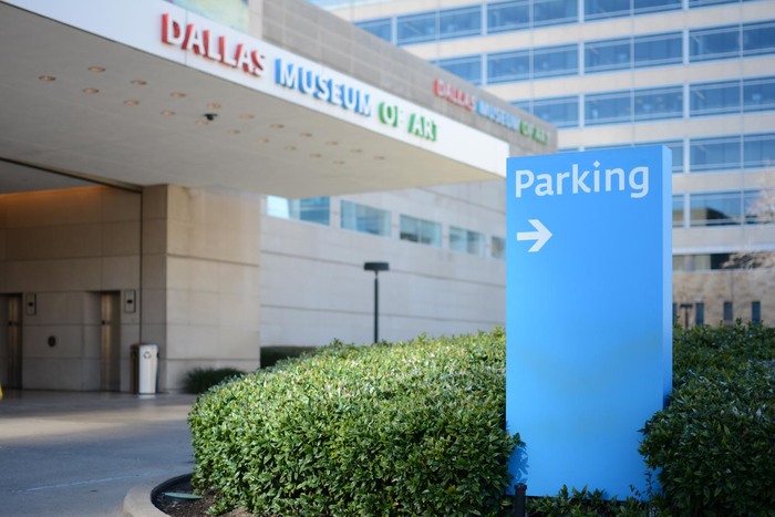 Dallas Museum of Art signs 1