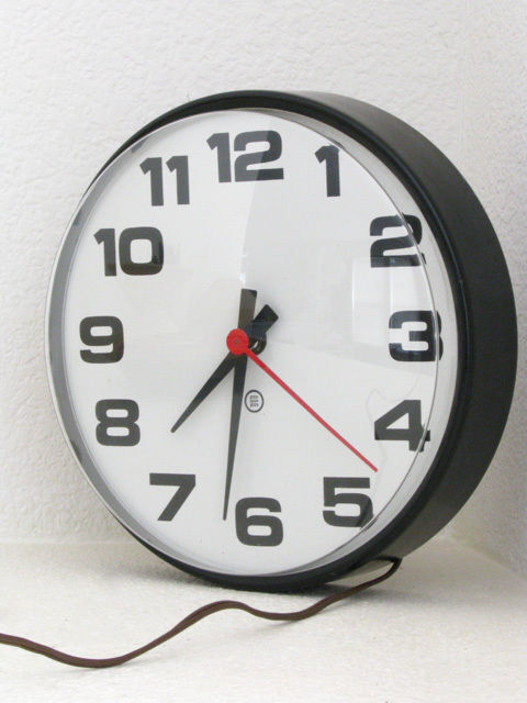 1970s Petter Pepper 10-inch wall clock 1