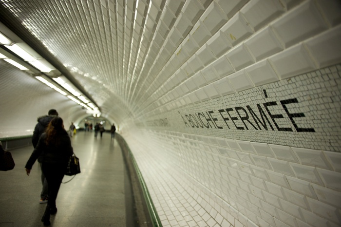 Arial Mosaic in the Paris Métro 1