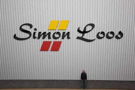 Dimensional aluminum letters at the distribution center in Tiel, produced by Designbrigade.