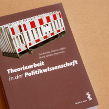 <cite>Theoriearbeit in der Politikwissenschaft</cite>
