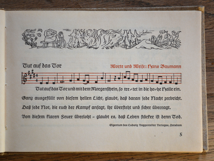 The notes with square heads are printed black on red staves. Hans Reichardt lists Paul Koch&rsquo;s typeface for musical notation in his pdf for the Klingspor Museum simply as &ldquo;Musiknoten&rdquo;. Koch wrote about this topic in articles for Imprimatur (&ldquo;Neugestaltung des Notenbildes in Handschrift und Druck&rdquo;, 1933) and Klimschs Jahrbuch (&ldquo;Die Musiknoten im Buchdruck&rdquo;, 1940).