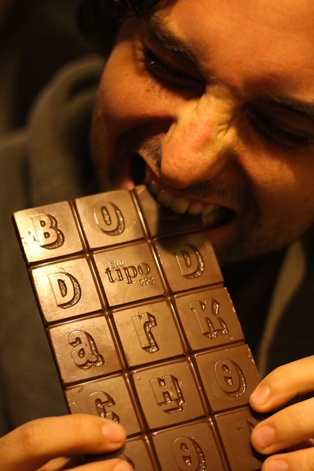 Diego Maldonado eating the official conference chocolate with his typeface, Sorvettero.