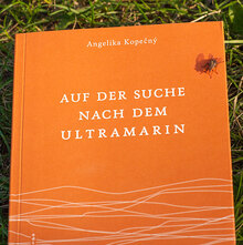 <cite>Auf der Suche nach dem Ultramarin</cite>