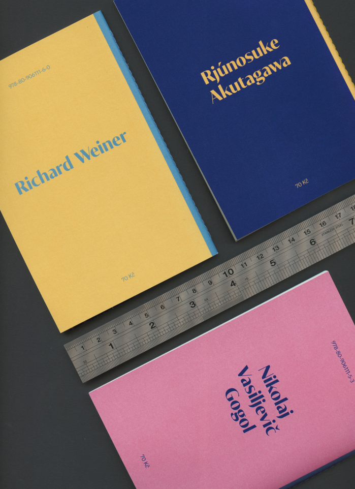 The cover typography of the first three issues (Prázdná židle by Richard Weiner, Obraz pekla by Rjúnosuke Akutagawa, Plášť by Nikolaj Vasiljevič Gogol) combines Tabac Glam (2016) with Tabac Sans.