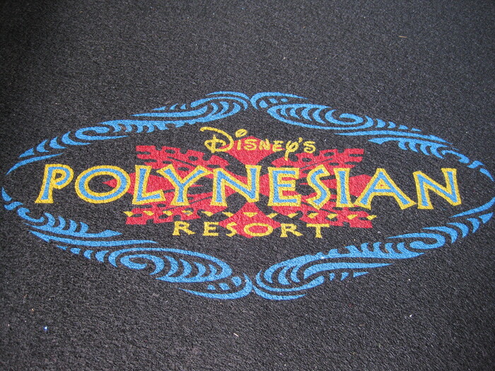 This logo version (here on a carpet) is not in Pompeia Inline, as one could expect from the use of Pompeia for the signs, but rather in Adrian Frutiger’s Rusticana with an applied outline effect.