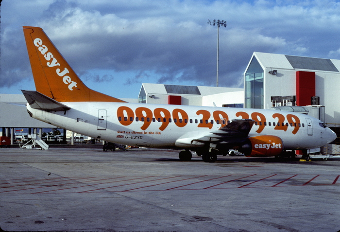 “Picture this: a sky full of thunder /  Picture this: my telephone number” (Boeing 737-3M8; Jan. 1998, BKU)