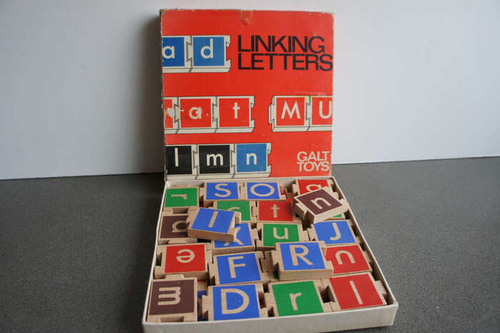 One of two boxes for Linking Letters. The designer is unclear, but it seems to have been released during Garland’s tenure.