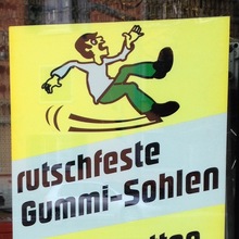 “Rutschfeste Gummi-Sohlen”