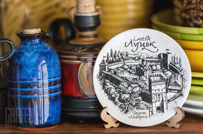 Lutsk set of decorative plates and postcards 2