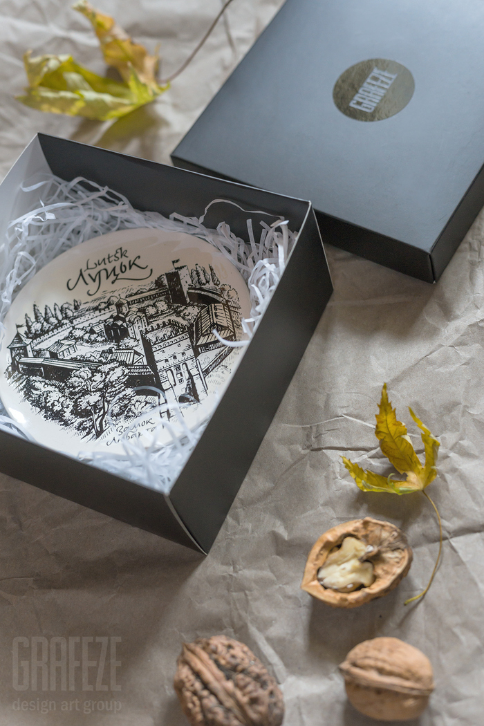 Lutsk set of decorative plates and postcards 4
