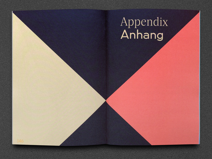 The opening page for the appendix combines Damien Display Light for English with U8 Medium for German.
