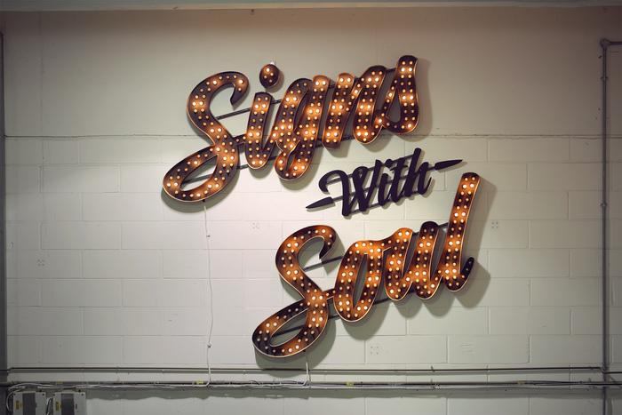 Lightbulb sign based on Indie.