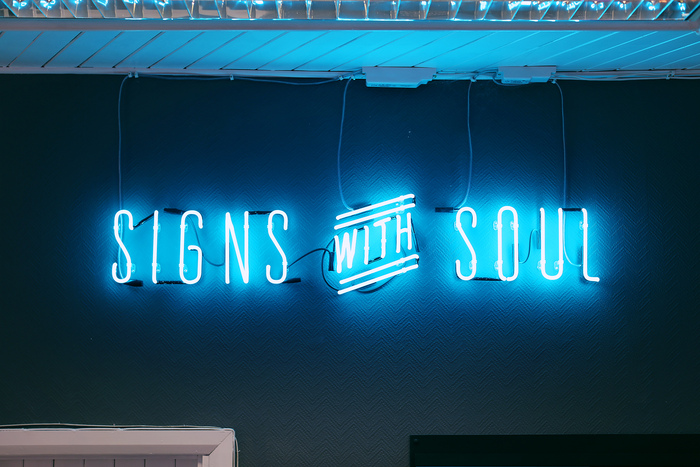 These neon letters are modeled after Univers Condensed.