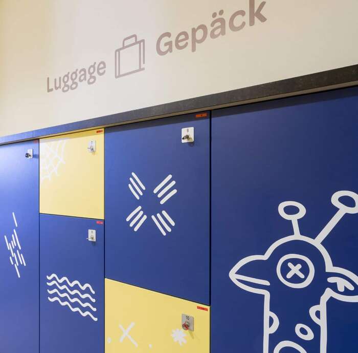 Omnes’ low-contrast strokes with rounded terminals are reflected in the custom pictograms as well as the doodle-like locker decoration.